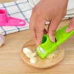 1PCS Mini Garlic Press Grinder Multi-Functional Manual Ginger Garlic Grinding Grater Cutter Garlic Peeler Kitchen Tools Gadgets